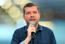 Professor Jacks Andrade participa do 40º Congresso Nacional dos Jornalistas com debate sobre princípios éticos no uso da IA