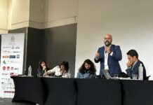 FENAJ discute organização sindical da juventude jornalista em mesa do 100º Congresso da FIJ